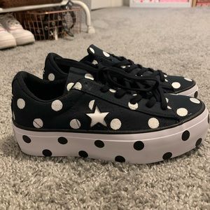 Womens Size 6 Brand New Converse Tennis Shoes